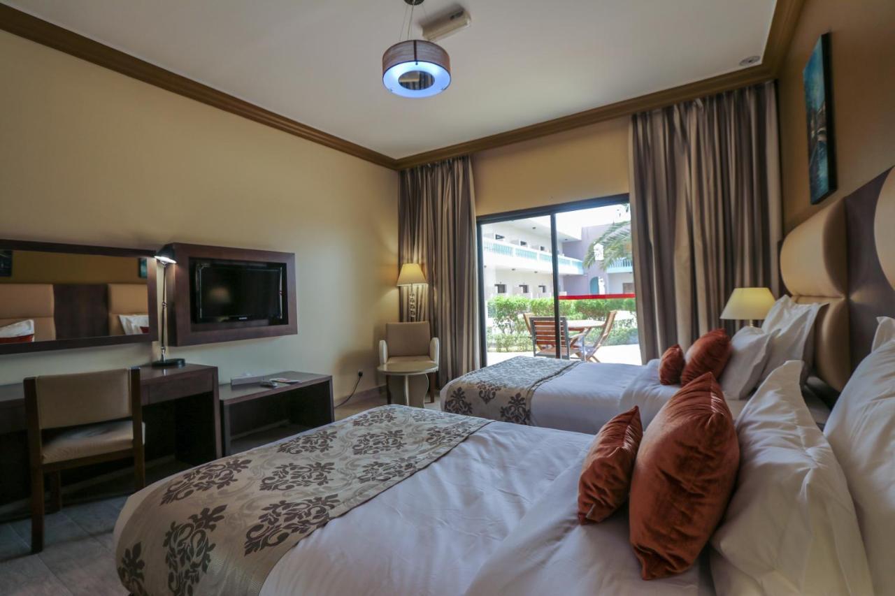 Bm Beach Resort Ras al-Khaimah Bagian luar foto